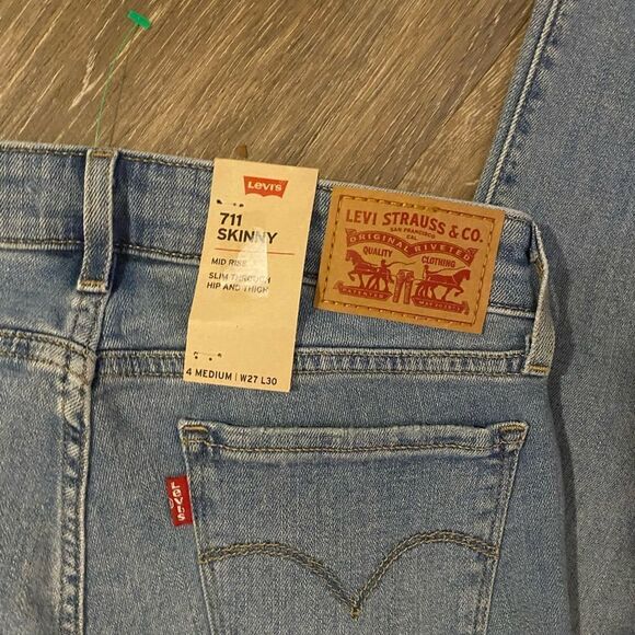 NWT Levi’s 711 Skinny Jeans Sz 4 - Picture 3 of 5